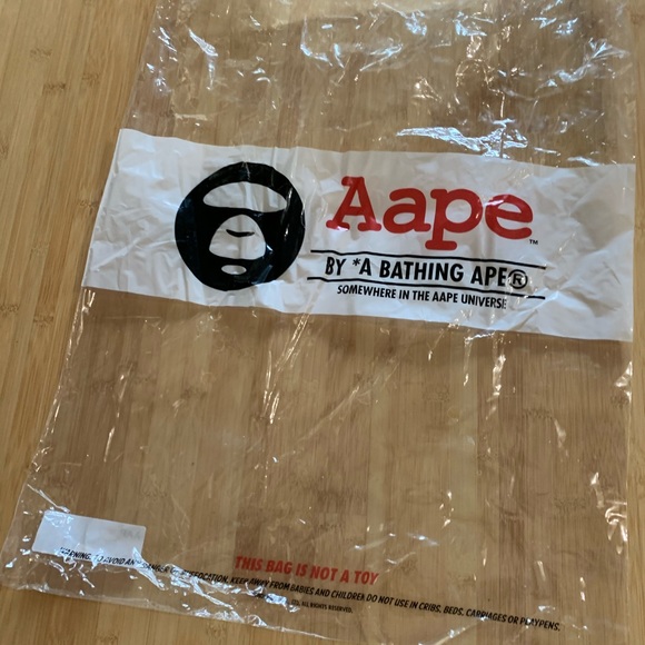 🦍Aape By *A Bathing Ape picnic mat - Picture 8 of 8